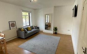 Amazing 3 Bedroom Flat Minutes From Tower Bridge